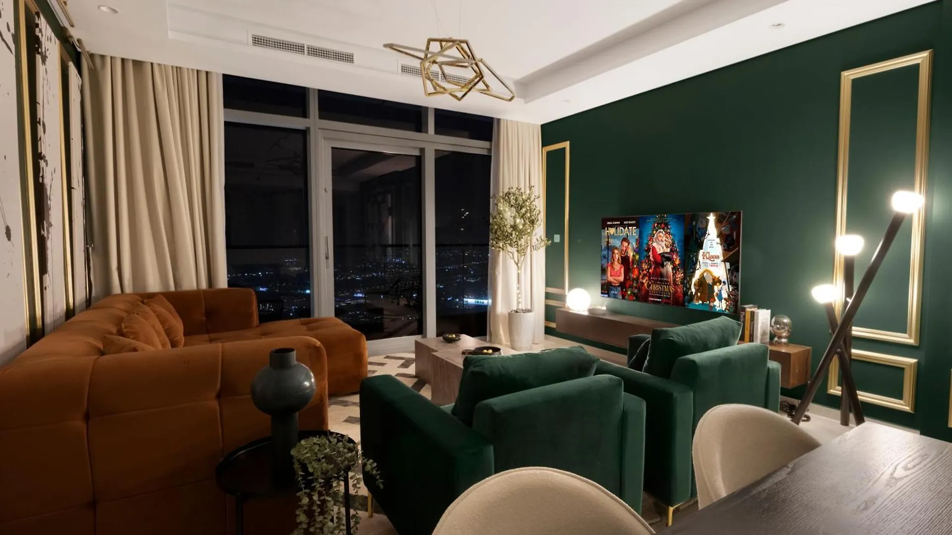 5 Star Living Burj Khalifa Infinity Pool Gym Spa Dubai United Arab Emirates